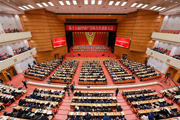 顶立科技戴煜董事长荣获中国产学研合作创新人物奖.jpg